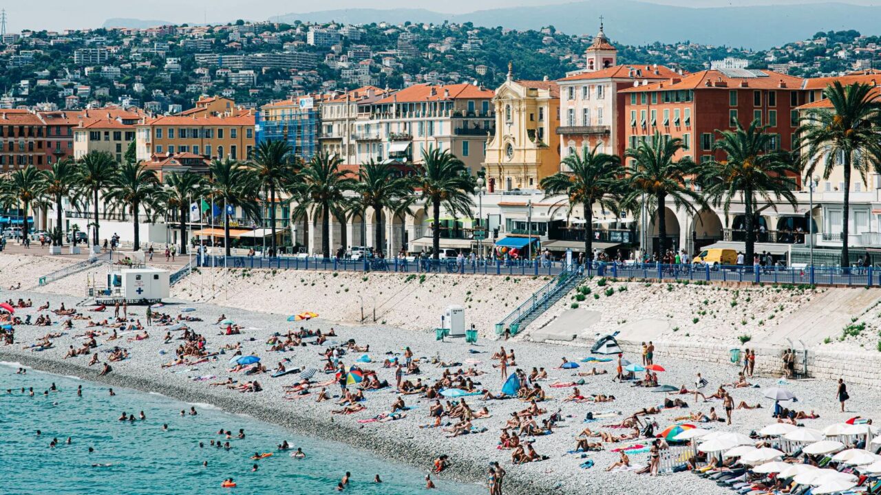  Riviera-us Riviera-us is een term die wordt gebruikt om te verwijzen naar de kustgebieden van de Middellandse Zee, met name in Frankrijk en Italië. Het staat bekend om zijn luxe resorts, prachtige stranden en exclusieve levensstijl. De term is afgeleid van het Franse woord 