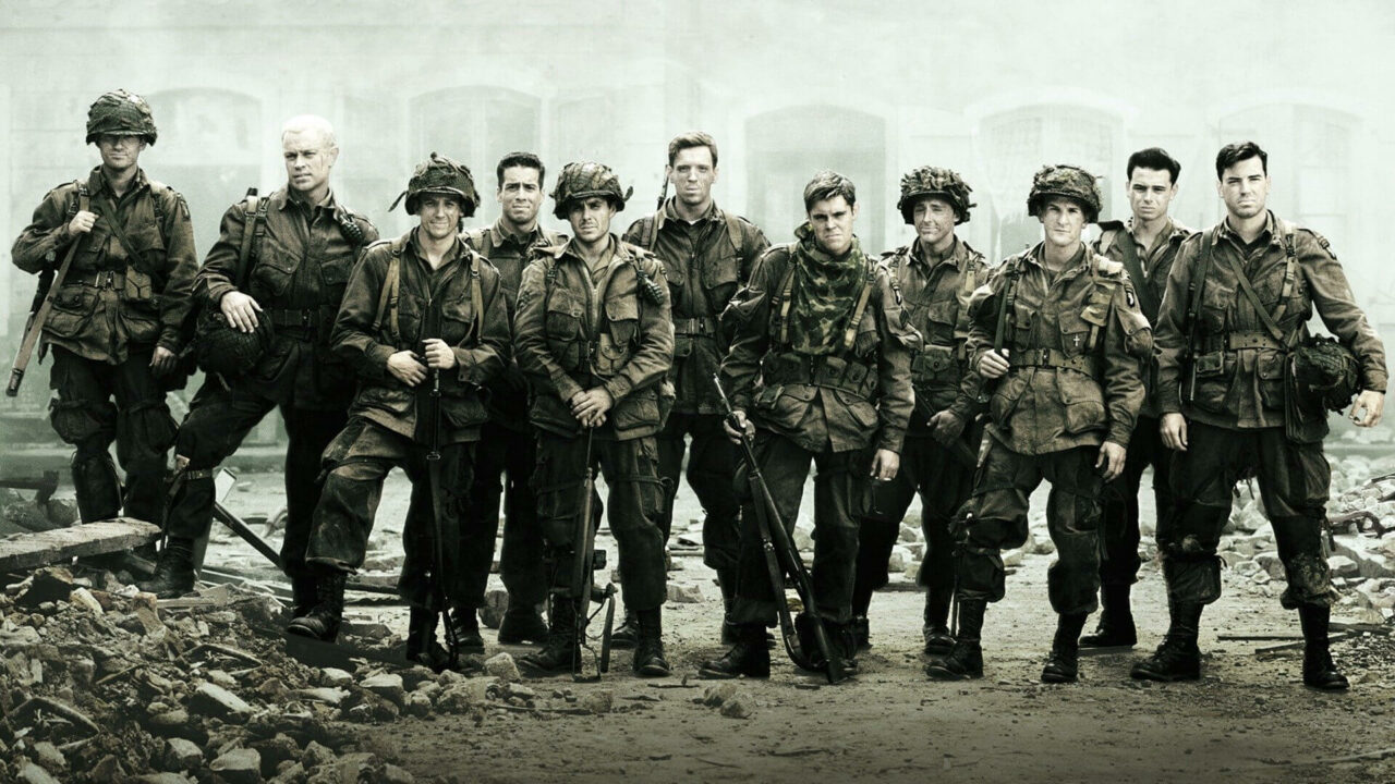  Band of Brothers is een Amerikaanse televisieserie uit 2001, geproduceerd door Steven Spielberg en Tom Hanks. Het is gebaseerd op het boek Band of Brothers: E Company, 506th Regiment, 101st Airborne from Normandy to Hitler's Eagle's Nest van Stephen E. Ambrose. De serie volgt de ervaringen van de Easy Company, een Amerikaanse paratrooperseenheid tijdens de Tweede Wereldoorlog 