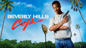  Beverly-Hills-Cop ist eine amerikanische Action-Komödie aus dem Jahr 1984, die von Martin Brest inszeniert wurde. Der Film handelt von einem Polizisten aus Detroit, der nach Beverly Hills reist, um den Mord an seinem Freund aufzuklären. Der Film war ein großer kommerzieller Erfolg und machte Eddie Murphy zu einem internationalen Star. 
